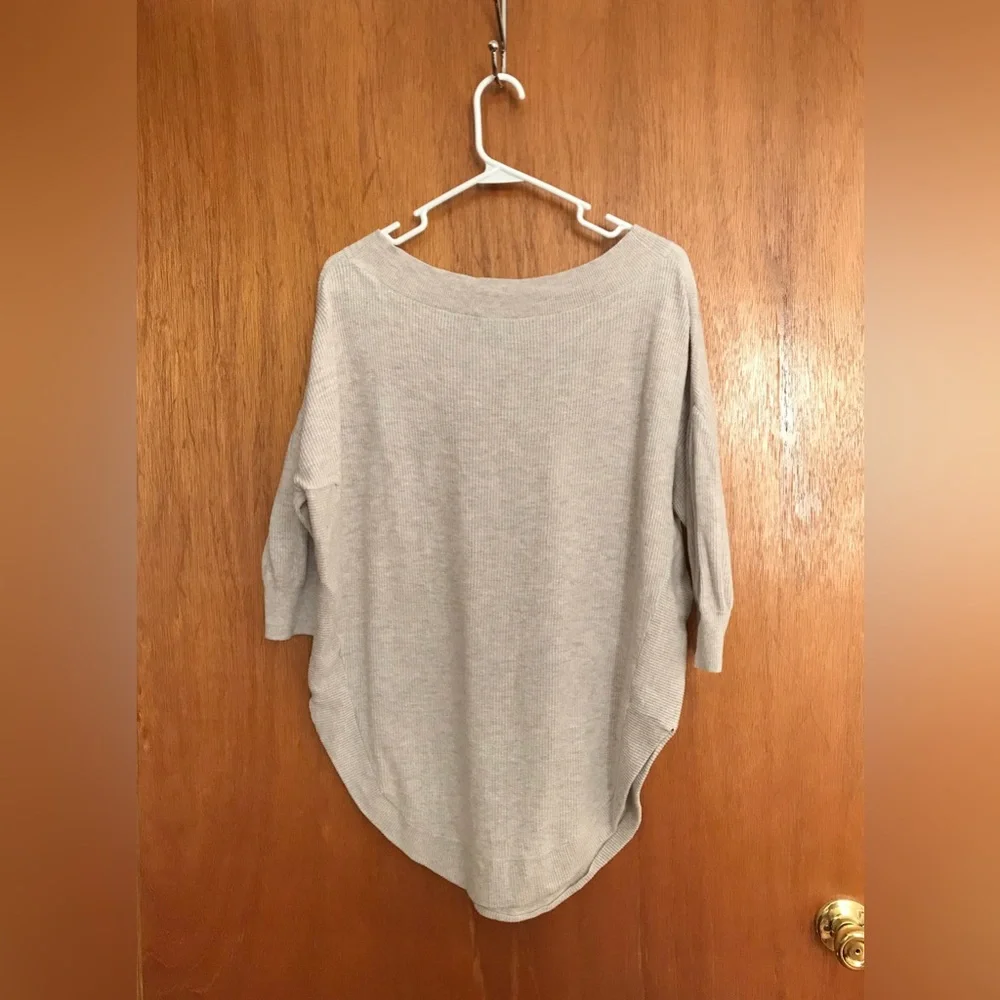 Express Extreme Circle Hem Volume Sleeve Sweater Sz S - Picture 2 of 4